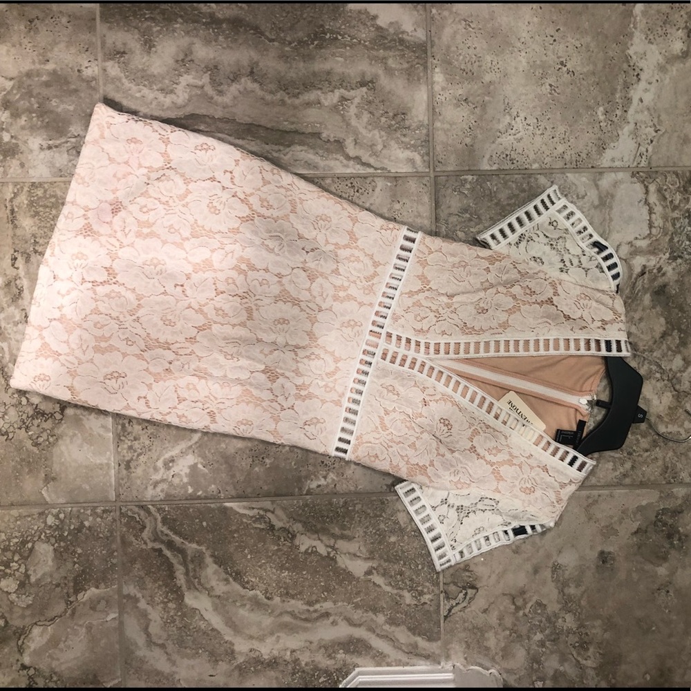 White lace dress with short sleeves